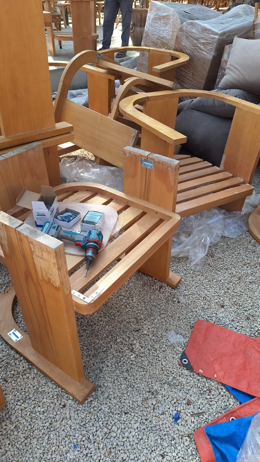 نجار صيانة بالمدينة المنورة لإصلاح الأثاث والأعمال الخشبية